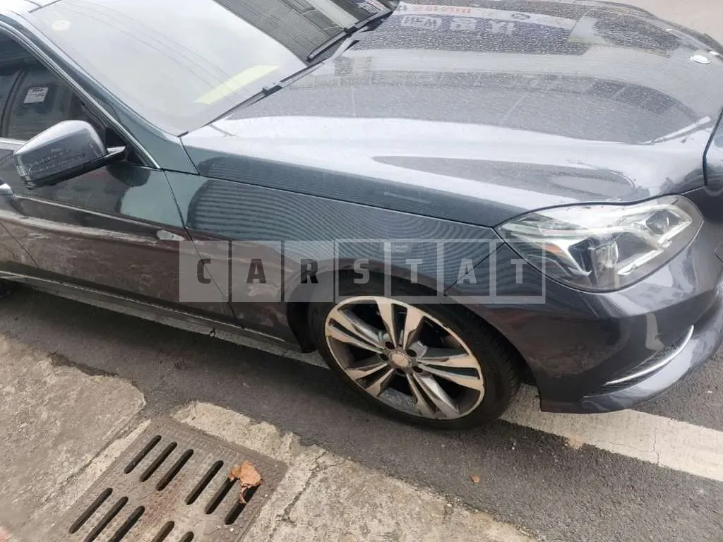 Photo 2 of 19: 2016 Mercedes-Benz E 300 4Matic, VIN WDDHF8BB0GB273958 — Korean insurance auction