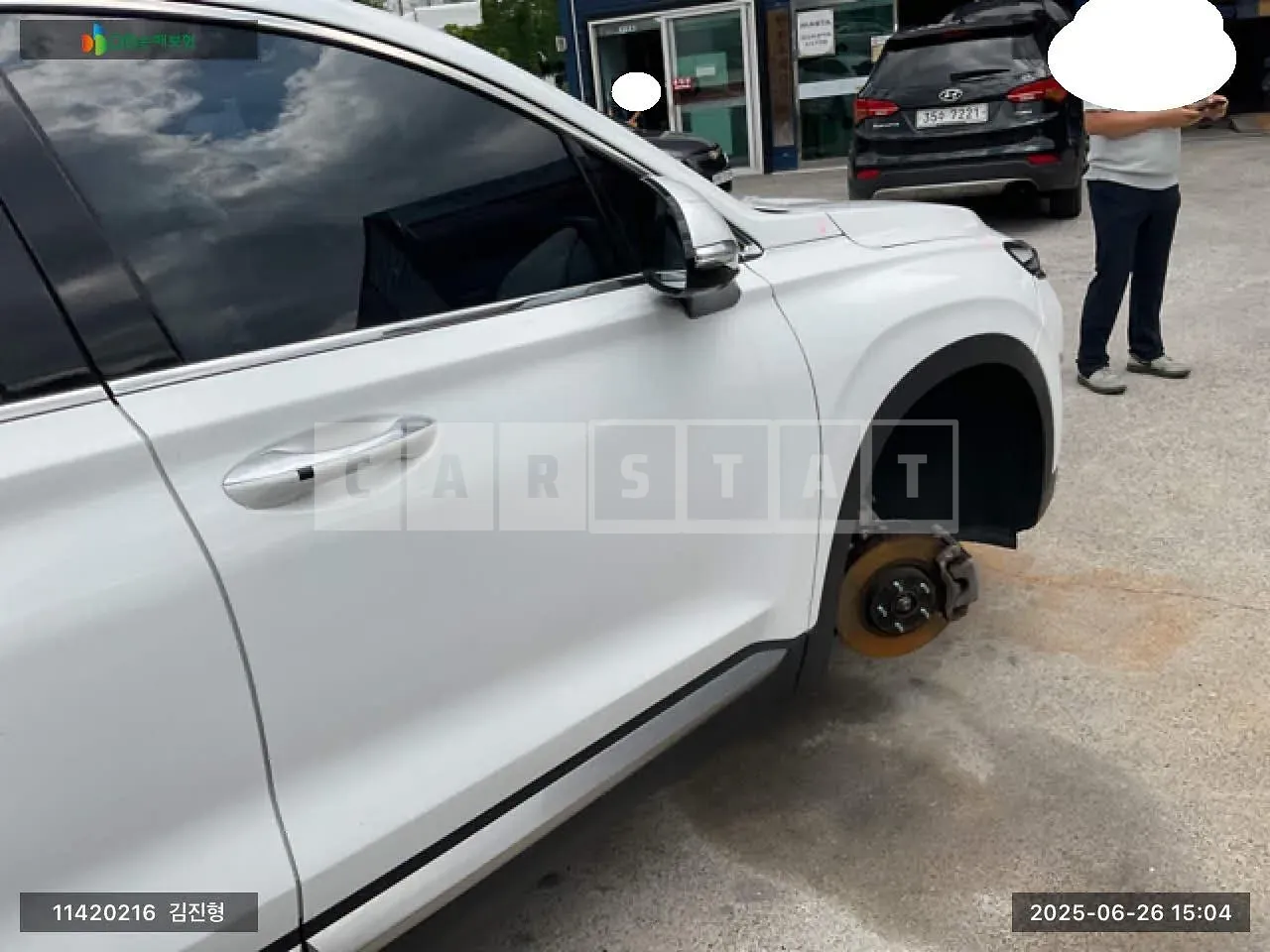 Photo 2 of 17: 2018 Hyundai Santa Fe, VIN KMHS381CDKU003365 — Korean insurance auction