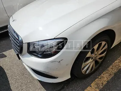 Photo 1 of 2: 2019 Mercedes-Benz (parts) E220 d 4Matic Light — Korean insurance auction