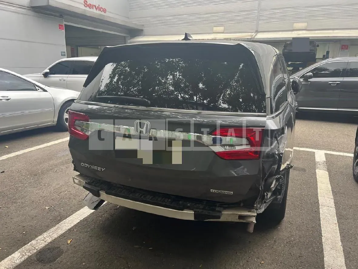 Photo 2 of 12: 2017 Honda Odyssey, VIN 5KBRL6880JB600306 — Korean insurance auction