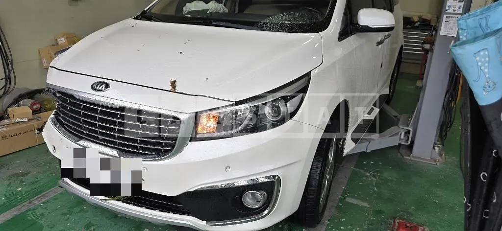 Photo 2 of 18: 2017 Kia Carnivals — Korean insurance auction