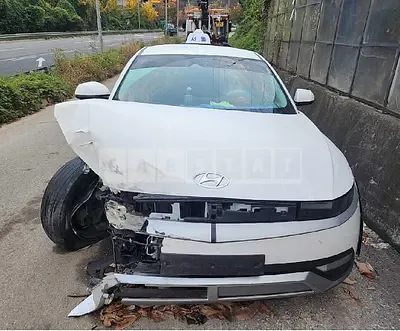 Photo 1 of 14: 2022 Hyundai Modern Ionic 5, VIN KMHKL81AFNU056005 — Korean insurance auction