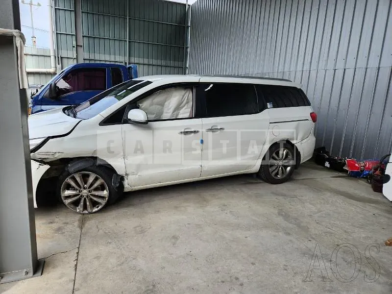 Photo 2 of 10: 2015 Kia Carnival, VIN KNAMC81ABGS102005 — Korean insurance auction