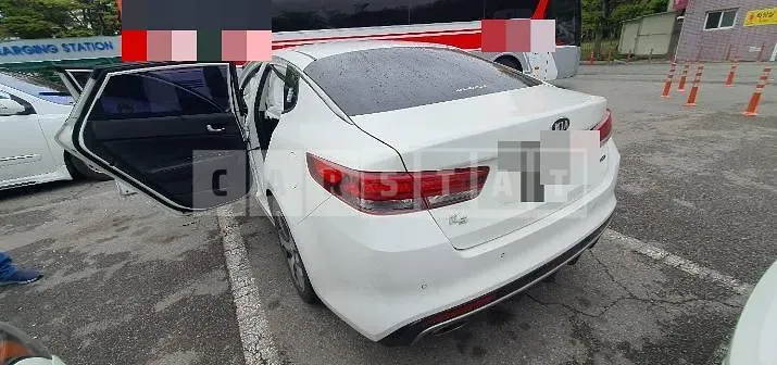 Photo 2 of 11: 2016 Kia K5 2.0 T-GDI, VIN KNAGW412BHA130295 — Korean insurance auction