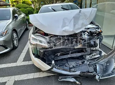 Photo 1 of 13: 2017 Toyota Camry Hybrid, VIN 4T1BD1FK8HU223771 — Korean insurance auction