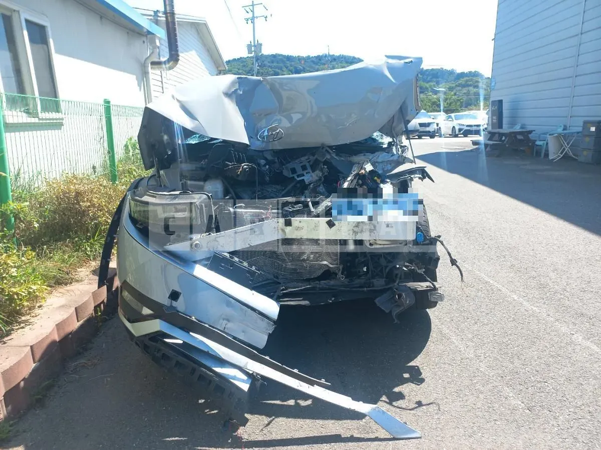 Photo 2 of 13: 2024 Hyundai IONIQ 5 — Korean insurance auction
