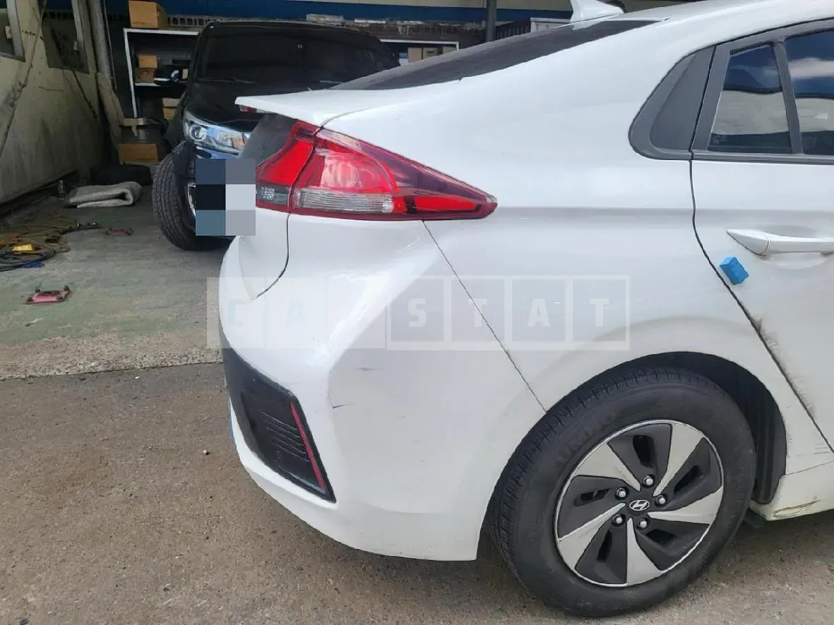 Photo 2 of 18: 2016 Hyundai IONIQ Hybrid, VIN KMHC751CGGU003142 — Korean insurance auction