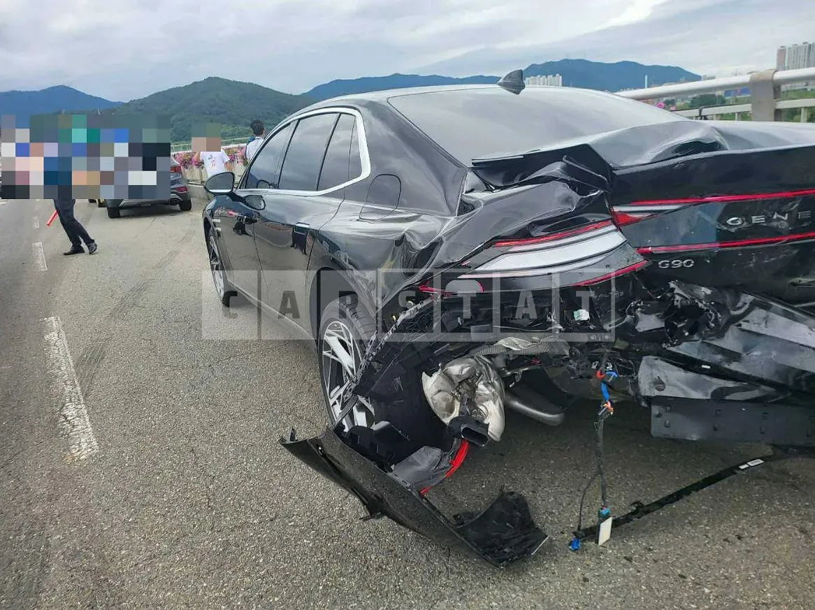 Photo 2 of 12: 2023 Genesis G90 — Korean insurance auction