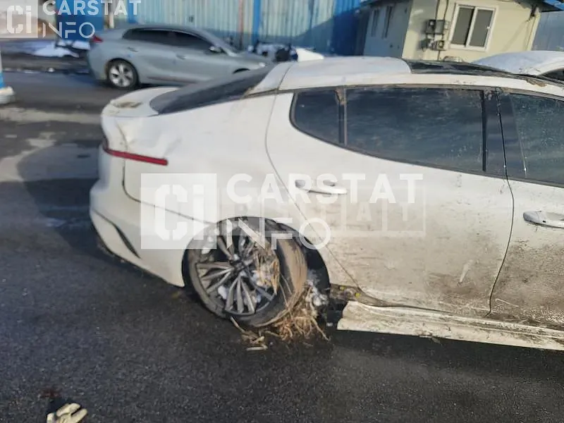 Photo 2 of 20: 2018 Kia Stinger, VIN KNAE351BDJS032549 — Korean insurance auction