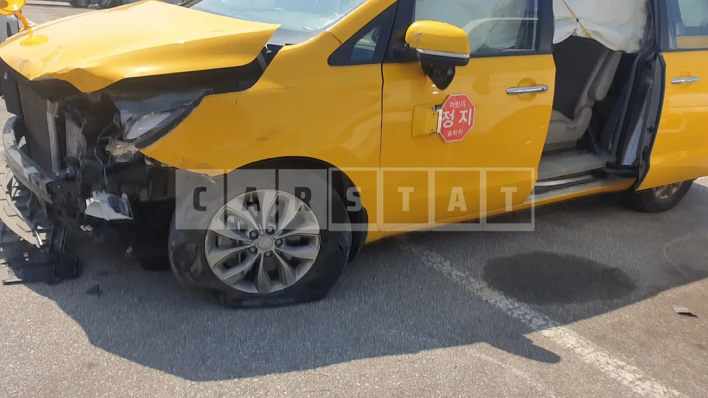 Photo 2 of 5: 2019 Kia Carnival, VIN KNHMF37ABKS508534 — Korean insurance auction