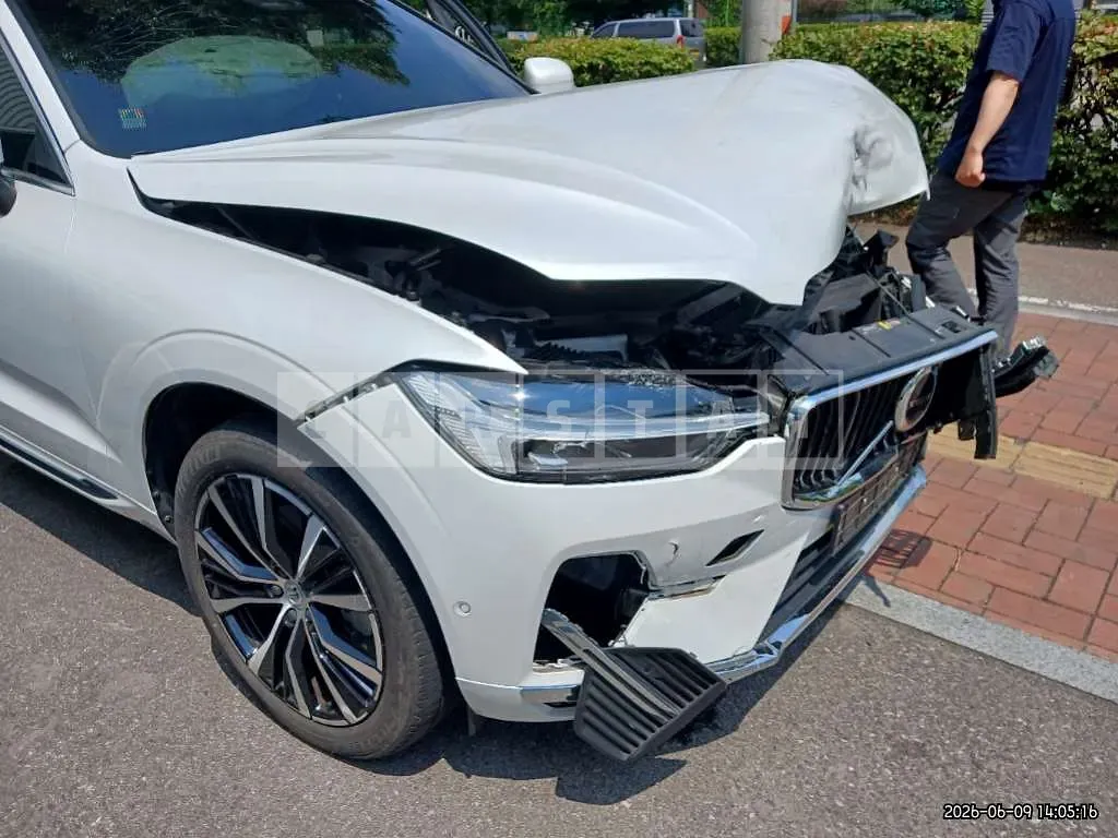 Photo 2 of 89: 2023 Volvo XC60B6 AWD — Korean insurance auction