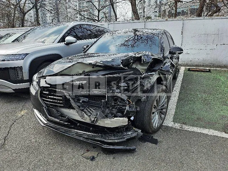 Photo 2 of 30: 2018 Hyundai Genesis EQ900, VIN KMHG541HDJU053021 — Korean insurance auction