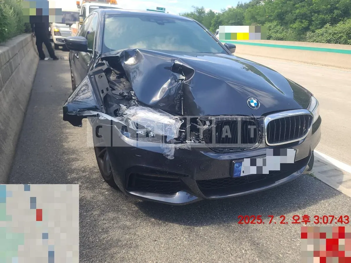 Photo 2 of 4: 2020 BMW 520d xDrive — Korean insurance auction
