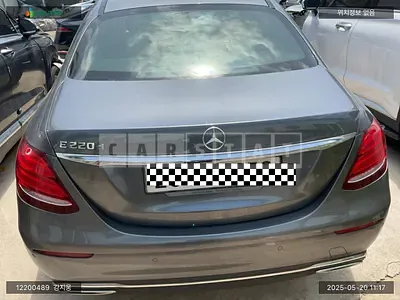 Photo 1 of 12: 2017 Mercedes-Benz E220 d, VIN WDDZF0EB0HA065149 — Korean insurance auction