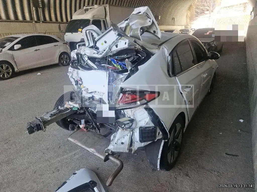 Photo 2 of 7: 2019 Hyundai IONIQ Hybrid — Korean insurance auction