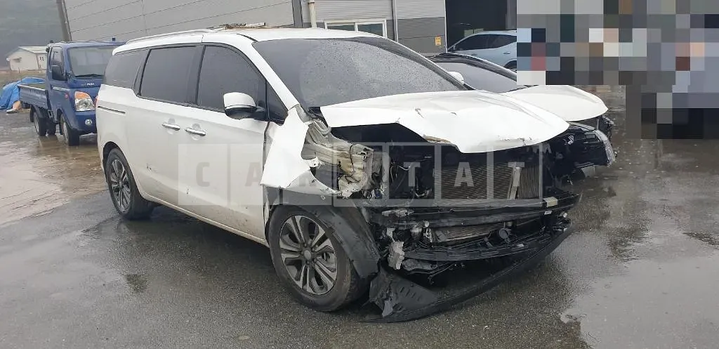Photo 2 of 15: 2020 Kia Carnivals, VIN KNAMB81ABLS655664 — Korean insurance auction