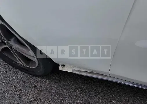 Photo 2 of 9: 2018 Mercedes-Benz E300, VIN WDDZF4JB8JA387881 — Korean insurance auction