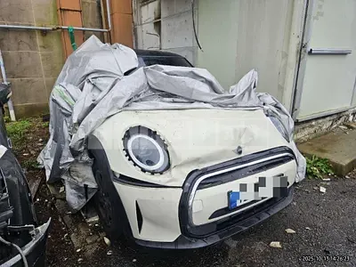 Photo 1 of 12: 2021 MINI Cooper — Korean insurance auction