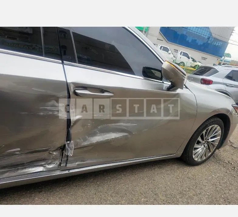 Photo 2 of 5: 2023 Lexus ES300h — Korean insurance auction