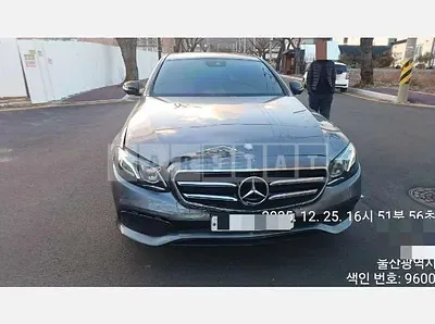 Photo 1 of 30: 2016 Mercedes-Benz E300, VIN WDDZF4JB5HA158908 — Korean insurance auction
