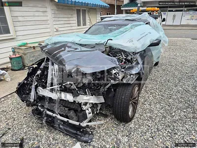 Photo 1 of 12: 2022 BMW 320i, VIN WBA5X5102NFM94425 — Korean insurance auction