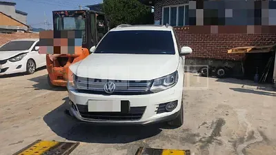 Photo 1 of 10: 2016 Volkswagen Tiguan 2.0 TDI BMT, VIN WVGZZZ5NZGW548372 — Korean insurance auction