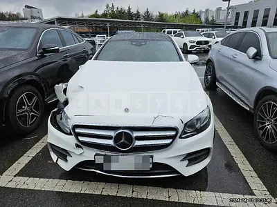 Photo 1 of 17: 2019 Mercedes-Benz E350 4Matic — Korean insurance auction