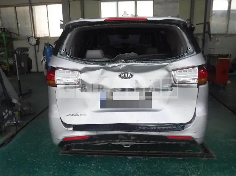Photo 2 of 9: 2017 Kia Carnivals — Korean insurance auction