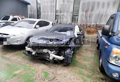 Photo 1 of 12: 2019 Mercedes-Benz E300, VIN WDDZF4JB6KA649219 — Korean insurance auction