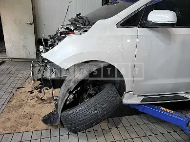 Photo 2 of 8: 2017 Kia Carnival, VIN KNAME81ABHS325129 — Korean insurance auction
