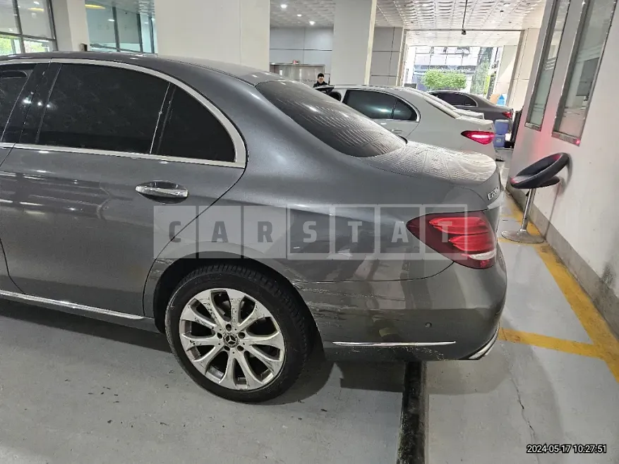 Photo 2 of 14: 2018 Mercedes-Benz E220 d 4Matic — Korean insurance auction