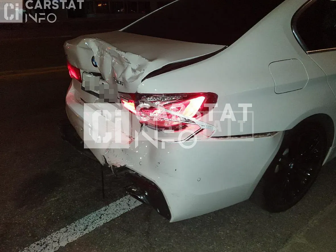 Photo 2 of 4: 2017 BMW 530i xDrive, VIN WBAJD910XJWC10826 — Korean insurance auction