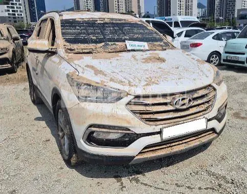 Photo 2 of 5: 2018 Hyundai Santa Fe, VIN KMHSW81UBJU857616 — Korean insurance auction