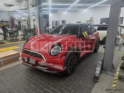 Photo 1 of 49: 2025 MINI Cooper S Five-Door — Korean insurance auction