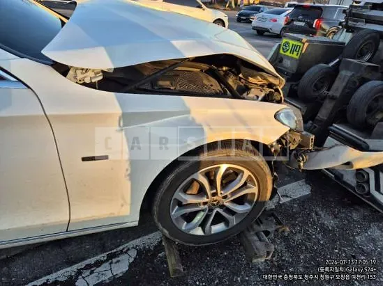 Photo 2 of 6: 2018 Mercedes-Benz C350e, VIN WDDWF4HB6JR398761 — Korean insurance auction