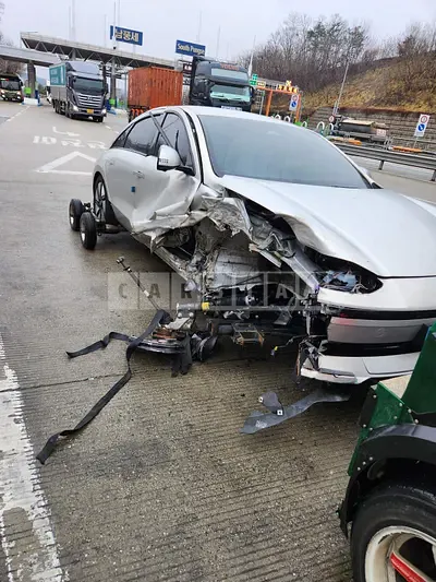 Photo 1 of 14: 2022 Hyundai IONIQ 6, VIN KMHM341CPPA009211 — Korean insurance auction