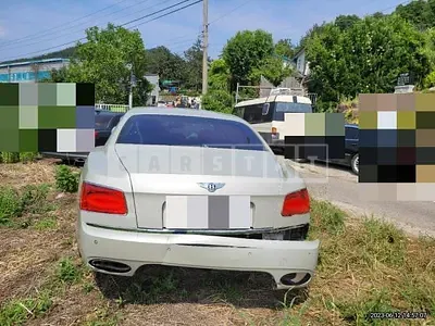 Photo 1 of 13: 2014 Bentley Flying Spur W12 — Korean insurance auction
