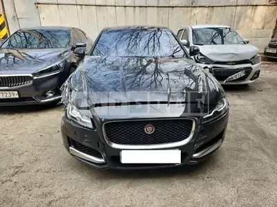 Photo 1 of 8: 2017 Jaguar XF 30d — Korean insurance auction