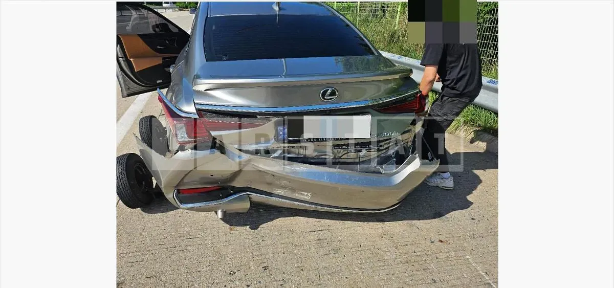 Photo 2 of 6: 2023 Lexus ES300h — Korean insurance auction
