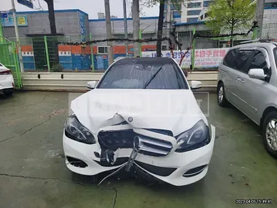 Photo 1 of 35: 2015 Mercedes-Benz E250 BlueTec 4Matic, VIN WDDHF9HB5FB137398 — Korean insurance auction