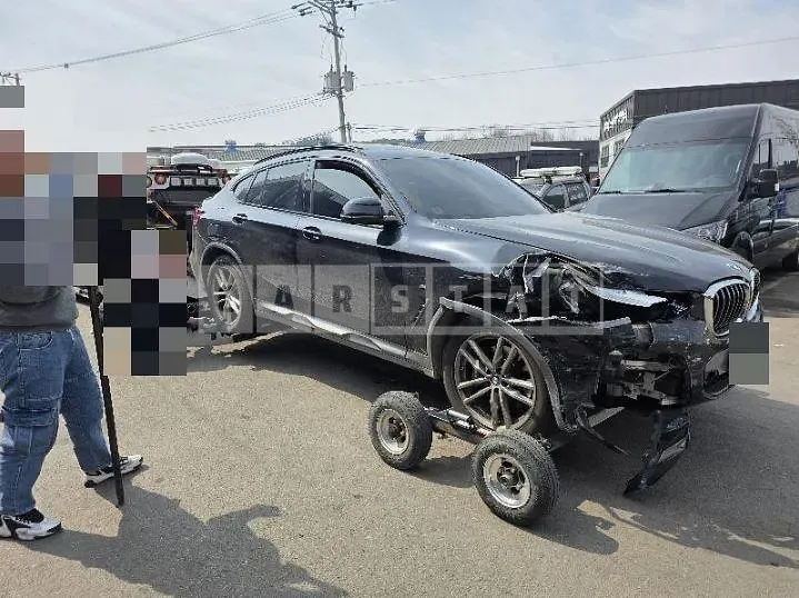 Photo 2 of 31: 2021 BMW X4 xDrive20i, VIN WBA2V9104M9H54775 — Korean insurance auction