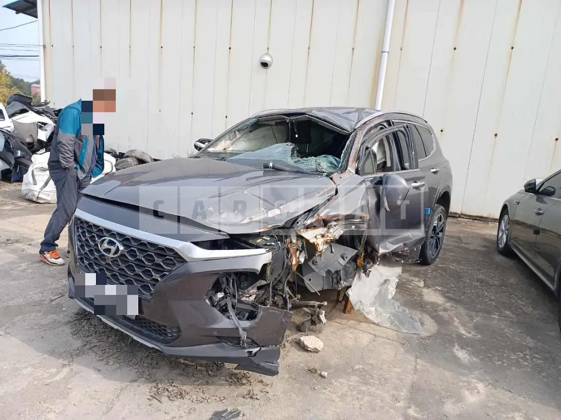 Photo 3 of 3: 2019 Hyundai Santa Fe TM — Korean insurance auction