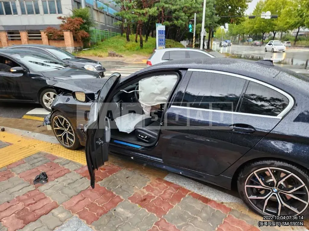 Photo 2 of 13: 2021 BMW 530e, VIN WBA51AG04MCH27032 — Korean insurance auction