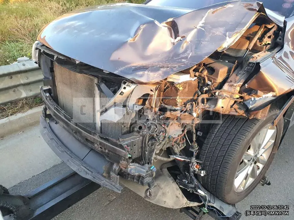 Photo 2 of 6: 2017 Kia Sorento, VIN KNAPS81ABHA295081 — Korean insurance auction