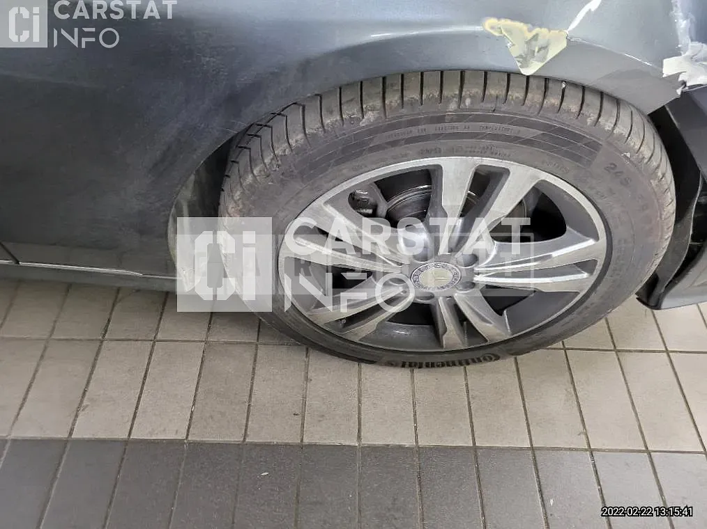 Photo 2 of 18: 2016 Mercedes-Benz E220 BlueTec, VIN WDDHF0AB3GB323710 — Korean insurance auction