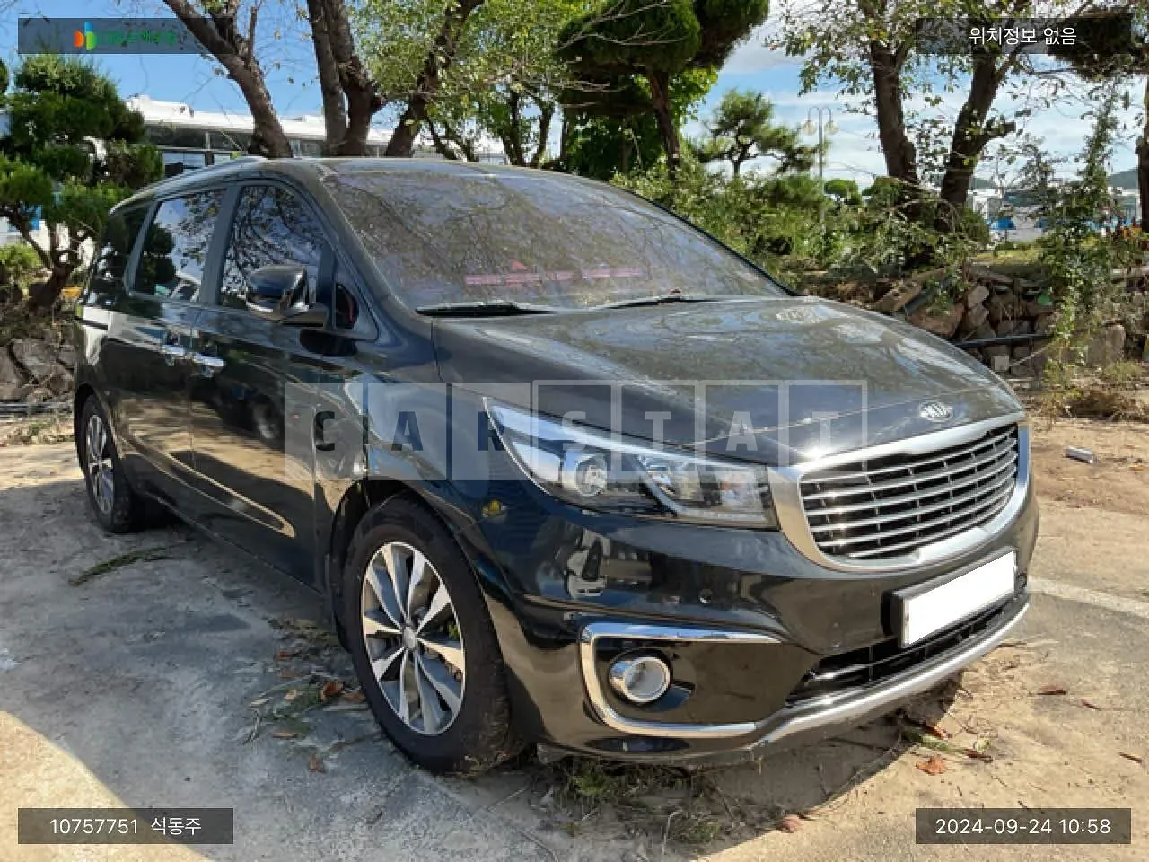 Photo 2 of 17: 2017 Kia Carnival, VIN KNAMB81ABHS306461 — Korean insurance auction
