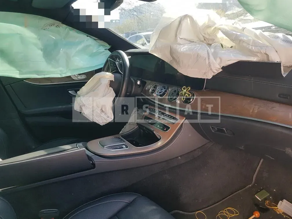 Photo 2 of 10: 2021 Mercedes-Benz E250 — Korean insurance auction
