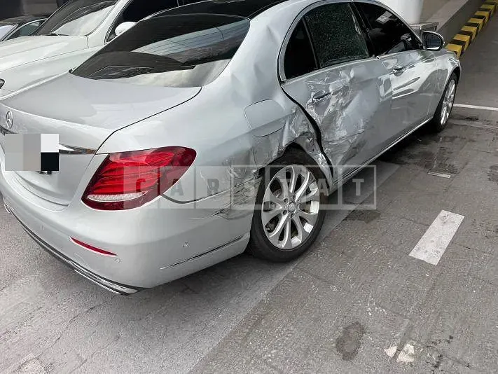 Photo 2 of 17: 2016 Mercedes-Benz E300 — Korean insurance auction