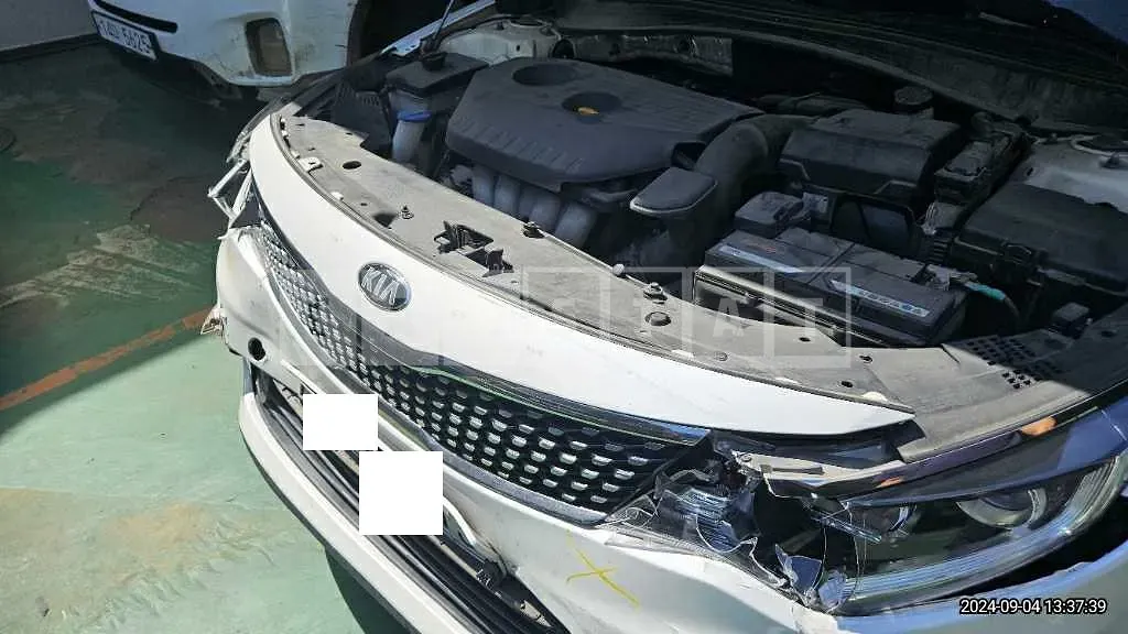 Photo 2 of 22: 2018 Kia K5 — Korean insurance auction