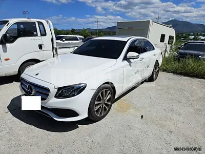 Photo 1 of 18: 2019 Mercedes-Benz E300 4Matic — Korean insurance auction